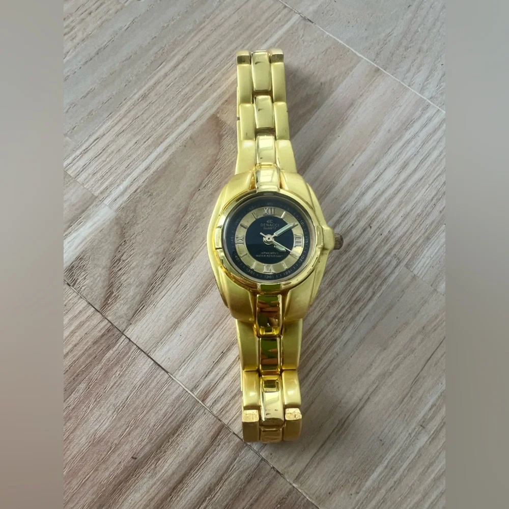 Vintage denacci ladies gold tone watch NEW BATTERY